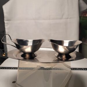 VTG. Monarch Sugar Bowl and Creamer on Tray Set. (672)